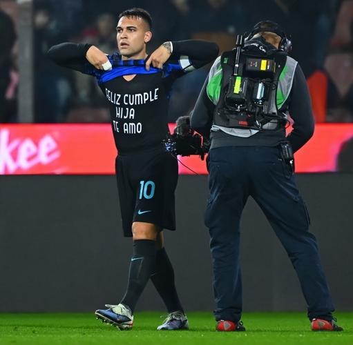 半场：克雷莫纳0-2国米，劳塔罗首开记录，泽林斯基破门