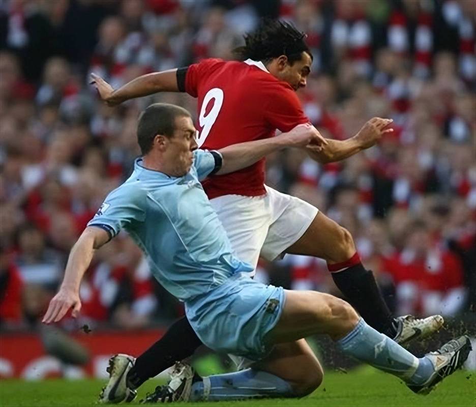 埃弗拉：特维斯转会曼城令我痛苦，那可能是对弗格森的报复