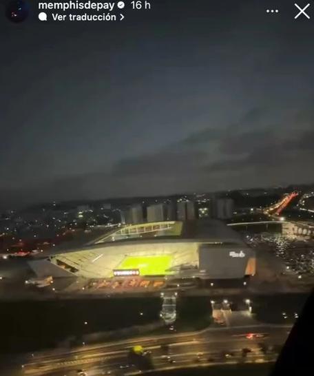 德佩乘直升机空降球场，并发布空中全景视频